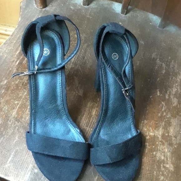 Black basic heel - Picture 3 of 3